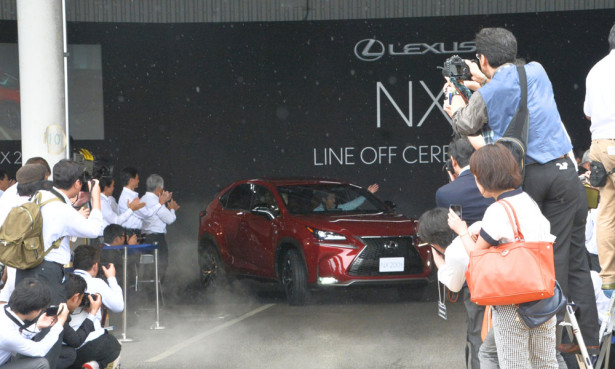 производство Lexus NX 2015 в Японии 2014 Фото 01