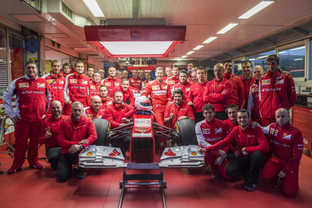 Команда Ferrarii F1 2015 фото 03