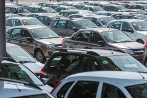 По итогам 2015 года продажи Lada упали на 30%