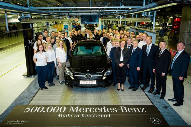 Mercedes 500 000 автомобилей Фото 01