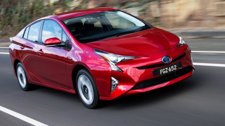 В марте в России стартуют продажи новой Toyota Prius