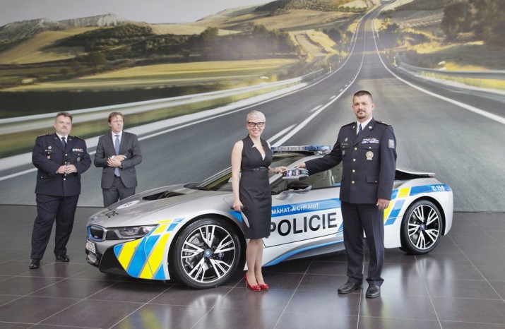 BMW i8 полицейский 2017 Фото 11