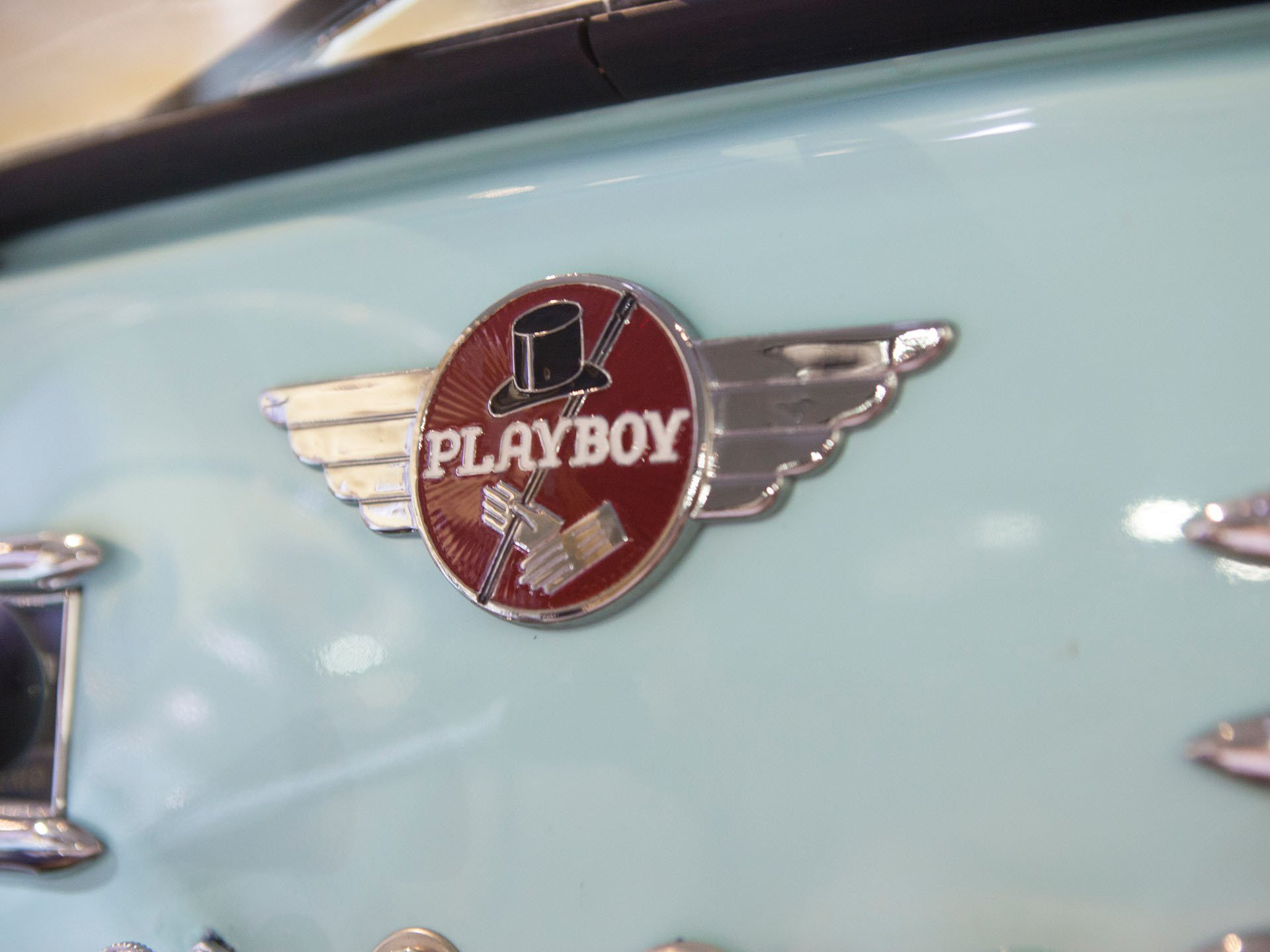 На аукционе продадут настоящий Playboy автомобиль | Автосалоны Волгограда