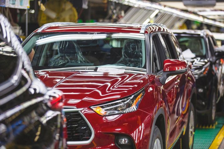 Toyota готовится к рекордному падению продаж и прибыли