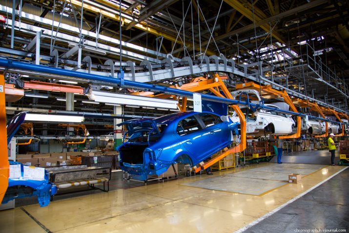 Рабочая неделя на АвтоВАЗе станет меньше - компания планирует изменения из-за спада на рынке
