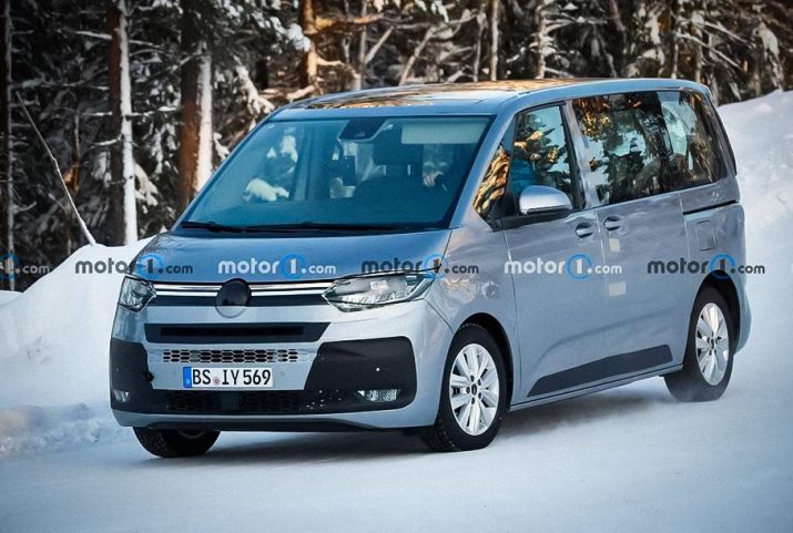 Volkswagen Multivan T7 сфотографировали во время испытаний