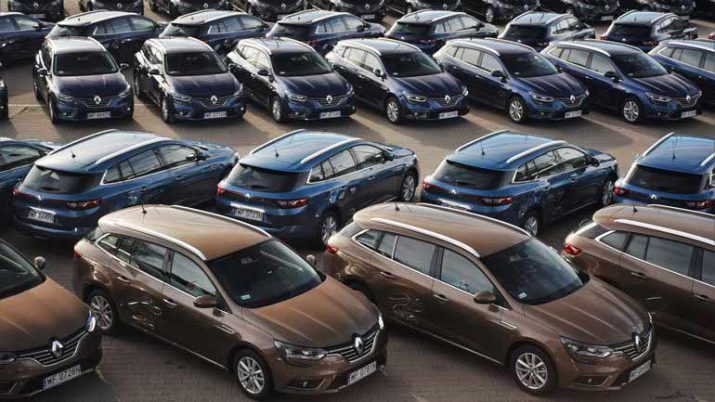 ТАСС: Нехватка новых машин в салонах авто РФ стала уменьшаться