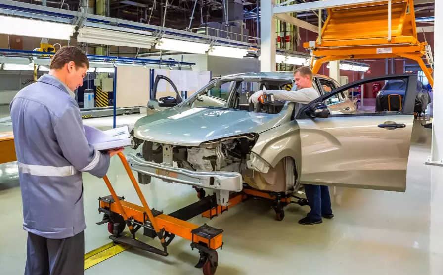 Скорую отставку пророчат хэтчбеку Lada XRay: «АвтоВАЗ» пока информацию не подтверждает