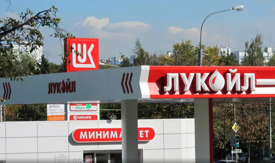 «Лукойл» официально стал владельцем автозаправок Shell в РФ